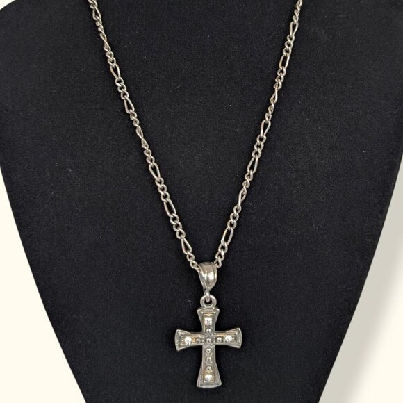 (2/$20) Figaro Chain Cross Pendant Necklace - Picture 1 of 7
